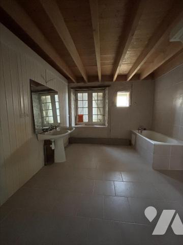 GRANDE MAISON A RENOVER