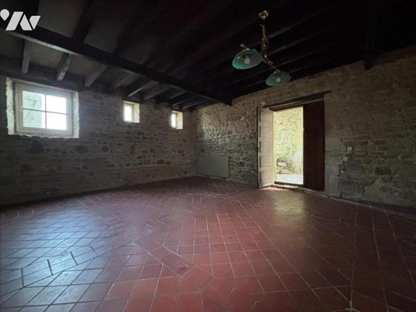 GRANDE MAISON A RENOVER