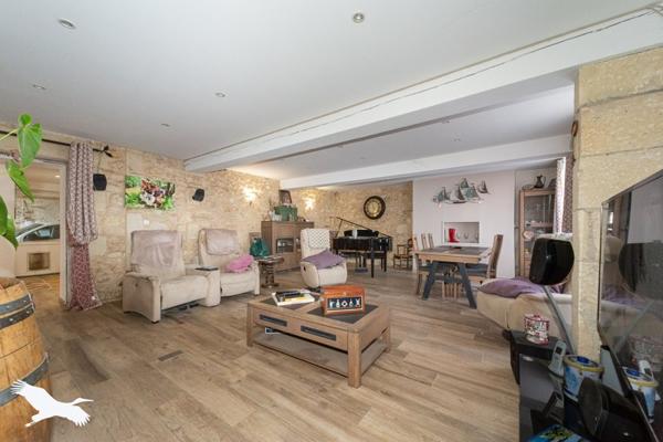 Maison à vendre 232 000 € Laruscade 5 p 198 m² DPE D