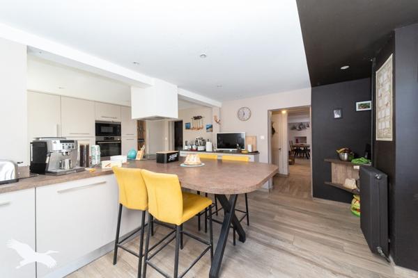 Maison à vendre 232 000 € Laruscade 5 p 198 m² DPE D