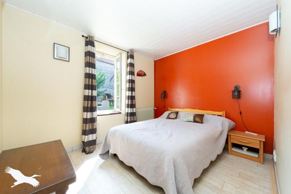 Maison à vendre 232 000 € Laruscade 5 p 198 m² DPE D