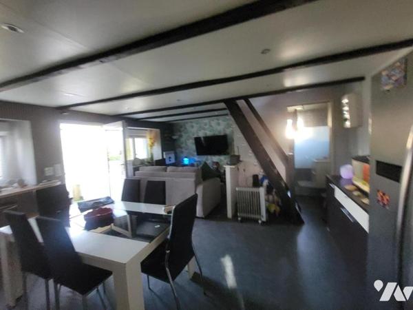 Petite maison rénovée dans hameau en campagne
