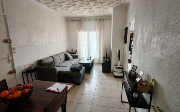 Appartement à vendre    2 pièces •  Marseille 14