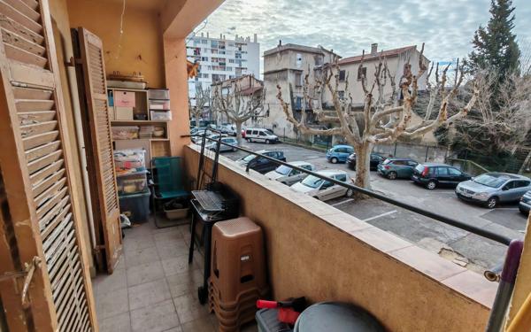 Appartement à vendre    2 pièces •  Marseille 14