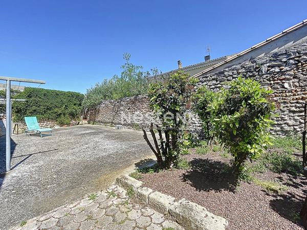 Maison de ville Vauvert 5 pièces 145 m² environ avec terrasse, jardin, et garage proche Centre-Ville , piscinable