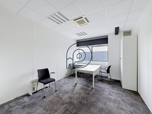 La Chapelle-d'Armentières – PA La Houssoye | Bureaux 300 m² + 14 parkings | Accès driect A25 | À vendre