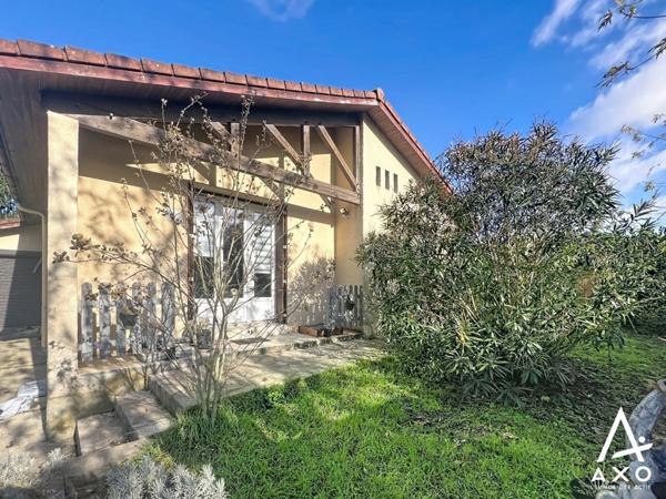 Maison spaciuse de plain pied avec piscine