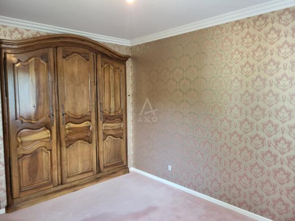 A QUELQUES MINUTES d'EPERNAY et de PIERRY - PAVILLON HAUT DE GAMME sur  1.882 m² avec TERRASSE, BASSIN, CHALET, PARKING INTERIEUR et GARAGE