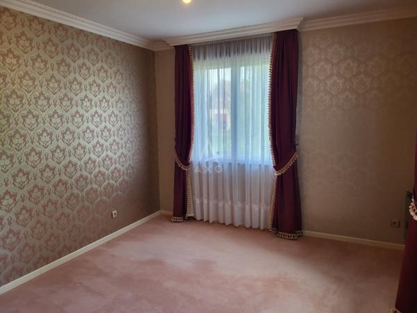 A QUELQUES MINUTES d'EPERNAY et de PIERRY - PAVILLON HAUT DE GAMME sur  1.882 m² avec TERRASSE, BASSIN, CHALET, PARKING INTERIEUR et GARAGE