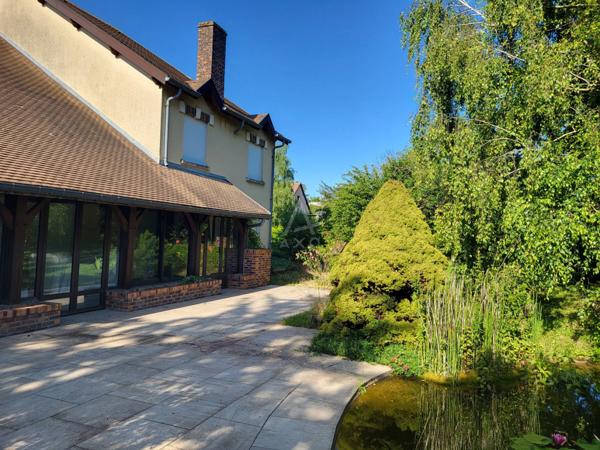 A QUELQUES MINUTES d'EPERNAY et de PIERRY - PAVILLON HAUT DE GAMME sur  1.882 m² avec TERRASSE, BASSIN, CHALET, PARKING INTERIEUR et GARAGE