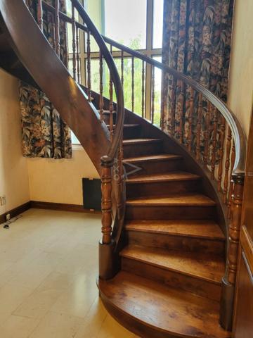 A QUELQUES MINUTES d'EPERNAY et de PIERRY - PAVILLON HAUT DE GAMME sur  1.882 m² avec TERRASSE, BASSIN, CHALET, PARKING INTERIEUR et GARAGE