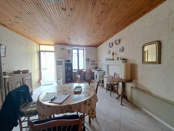 Maison 3 pièces à vendre Oyré - 86220 / Réf: 11805
