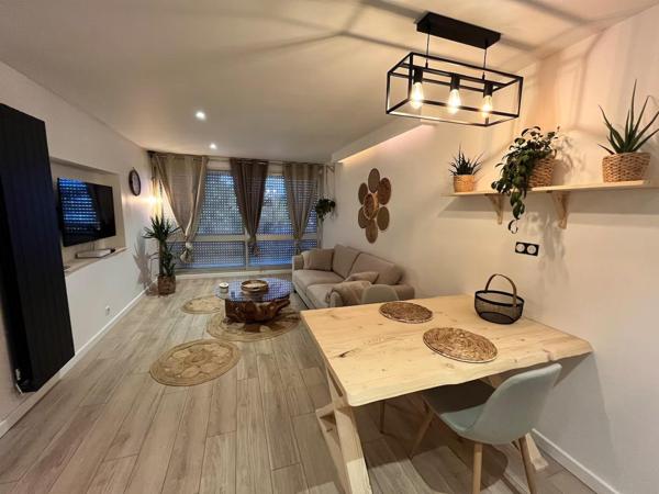 appartement de 42m2 avec deux balcons et une vue dégagée
