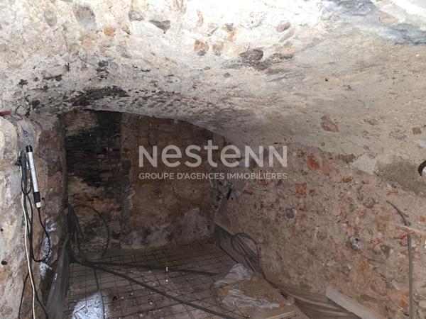 Local commercial Grasse 33 m2 avec 2 caves de 10 m² chacune, centre historique