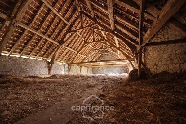Ancienne ferme de tabac à réinventer – Maison en pierres, grange et séchoir