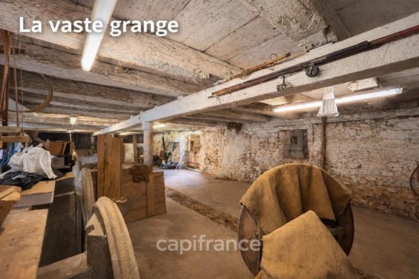 Ancienne ferme de tabac à réinventer – Maison en pierres, grange et séchoir