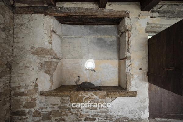 Ancienne ferme de tabac à réinventer – Maison en pierres, grange et séchoir