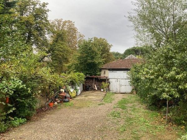 DEPENDANCE 160 M2 A RENOVER  AVEC MAISON 45m2