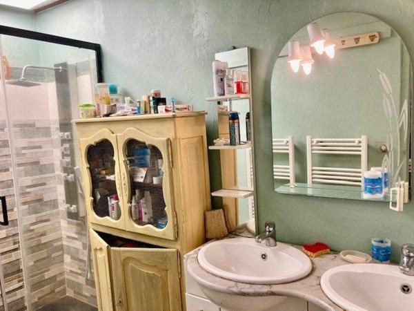 DEPENDANCE 160 M2 A RENOVER  AVEC MAISON 45m2