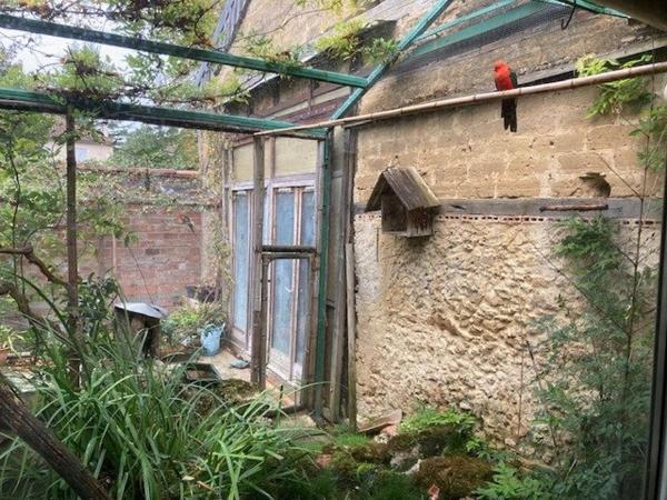 DEPENDANCE 160 M2 A RENOVER  AVEC MAISON 45m2