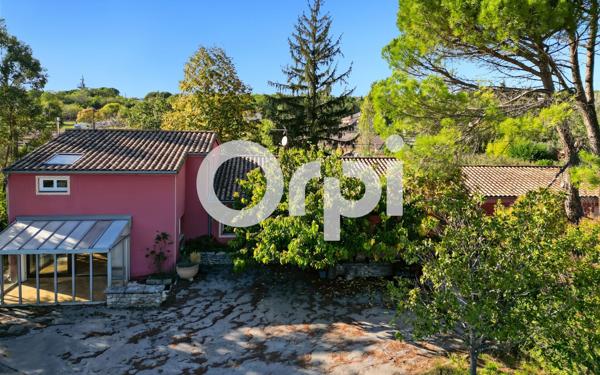 Maison à vendre    9 pièces • 242 m2 Ruoms