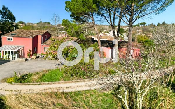 Maison à vendre    9 pièces • 242 m2 Ruoms