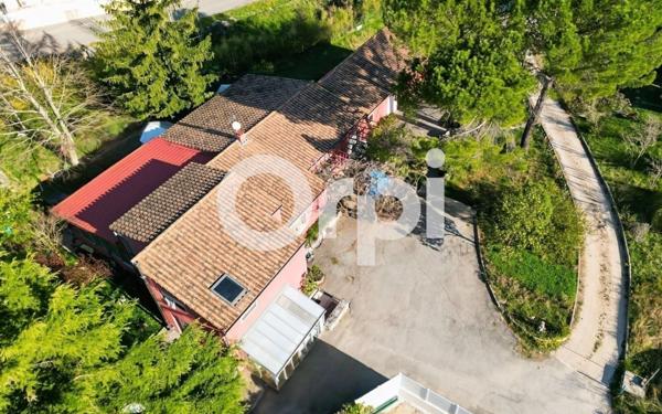 Maison à vendre    9 pièces • 242 m2 Ruoms