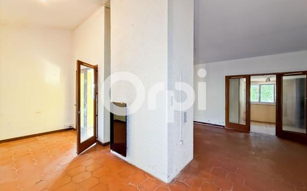 Maison à vendre    9 pièces • 242 m2 Ruoms