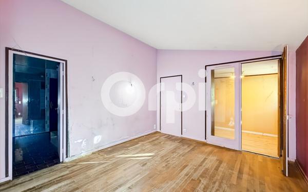 Maison à vendre    9 pièces • 242 m2 Ruoms