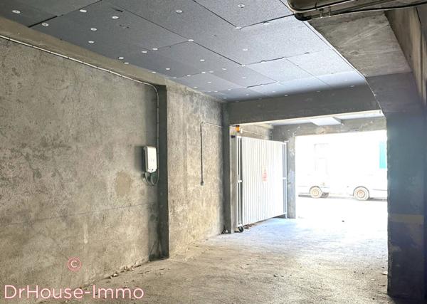 Parking / Box à vendre de 741 m²