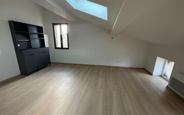 Appartement à louer    1 pièce •  Lasbordes