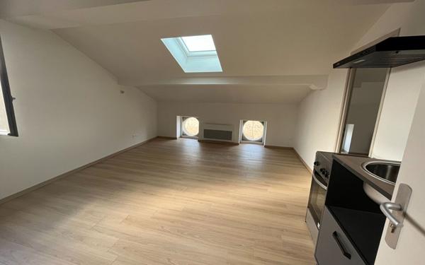 Appartement à louer    1 pièce •  Lasbordes