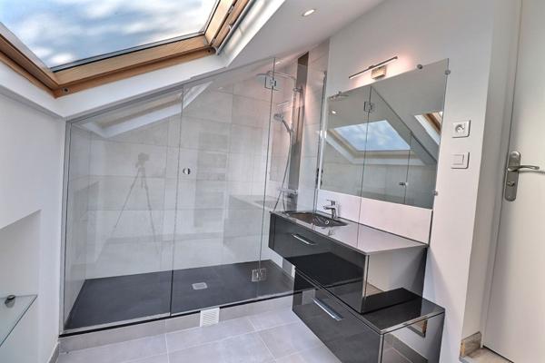 Maison lumineuse et rénovée 7 pièce(s) 165 m2 terrain 800 m2