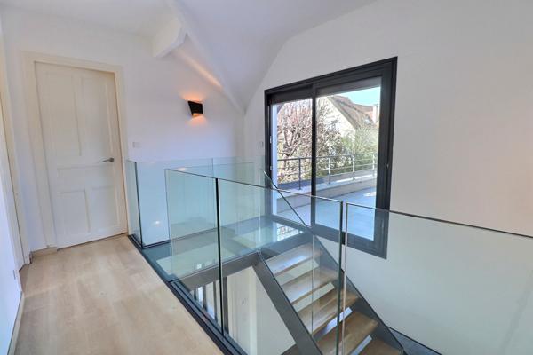 Maison lumineuse et rénovée 7 pièce(s) 165 m2 terrain 800 m2