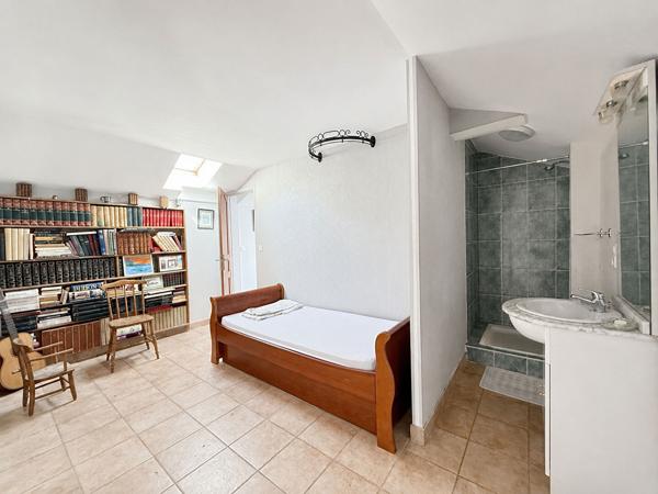 47340 SAINT ANTOINE DE FICALBA Maison de caractère en pierre avec granges et dépendances