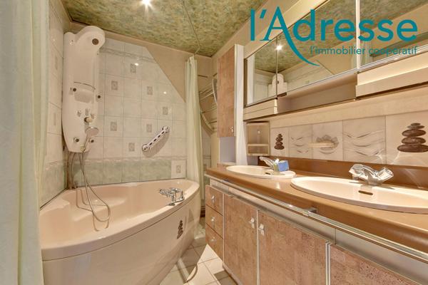 Grand appartement trois pièces