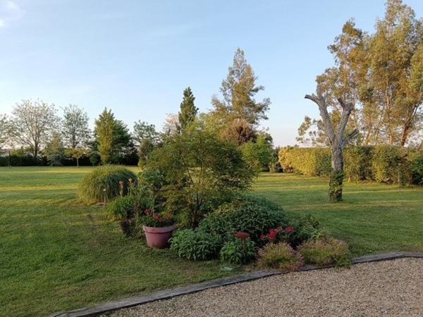 Charmante maison paisible de 7 pièces 220m2 avec par arboré