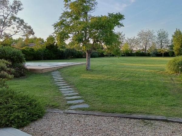 Charmante maison paisible de 7 pièces 220m2 avec par arboré