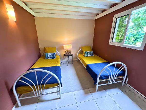 Maison au Calme 3 chambres, un bureau et piscine.