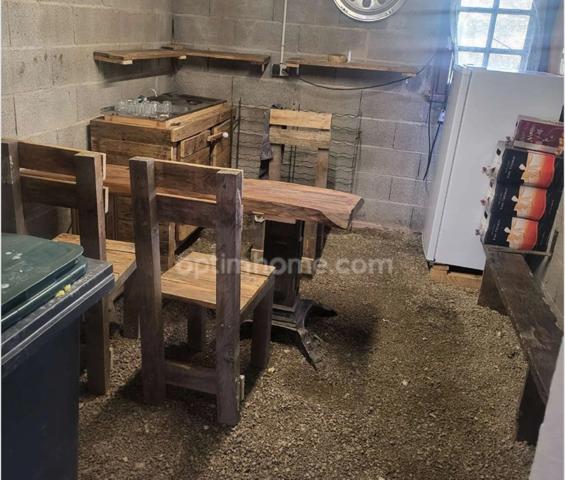 Maison rénovée avec 3 chambres, 1 200 m² de terrain et vue dégagée – Au calme !