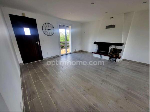 Maison rénovée avec 3 chambres, 1 200 m² de terrain et vue dégagée – Au calme !
