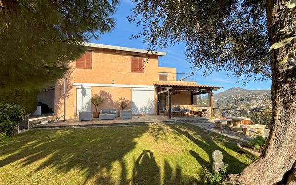 Maison à vendre    5 pièces • 160 m2 Nice