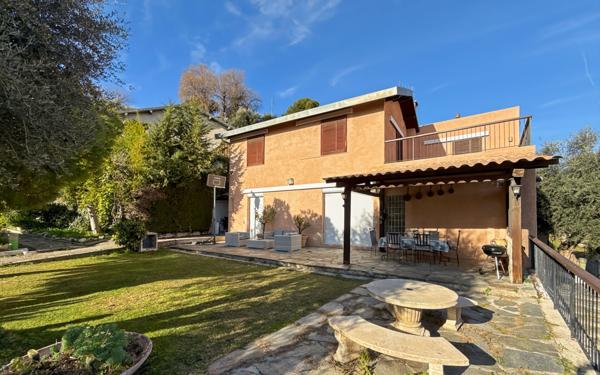 Maison à vendre    5 pièces • 160 m2 Nice