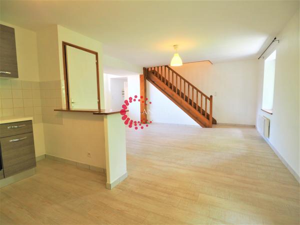 T3 de 81 m² utiles proche village