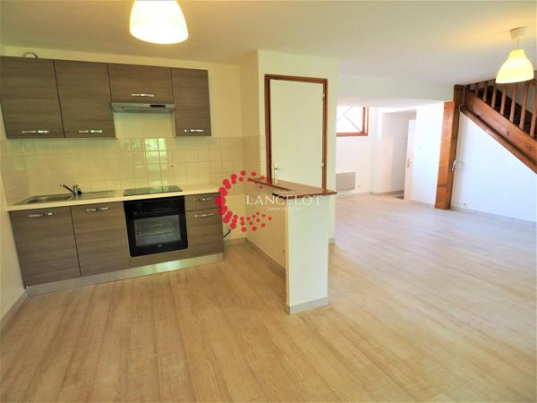T3 de 81 m² utiles proche village