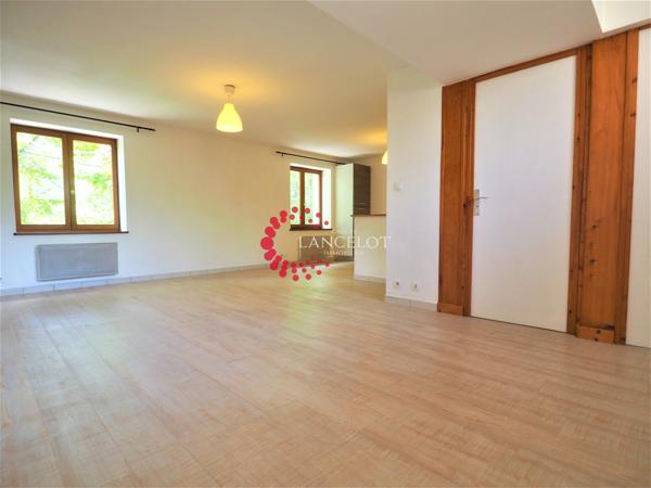 T3 de 81 m² utiles proche village