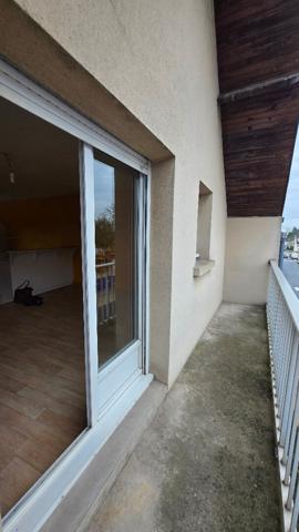 Appartement avec balcon et parking Saint Jean De La Ruelle 2 pièce(s) 50.10 m2