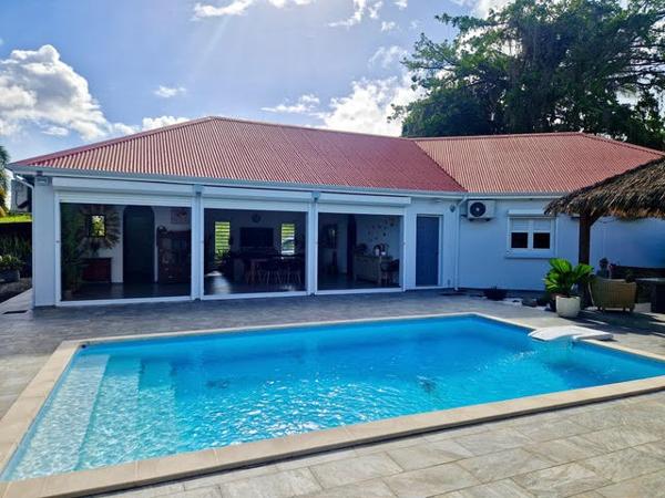 Baie-Mahault (97122) Maison contemporaine haut de gamme avec piscine – Baie-Mahault