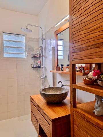 Baie-Mahault (97122) Maison contemporaine haut de gamme avec piscine – Baie-Mahault