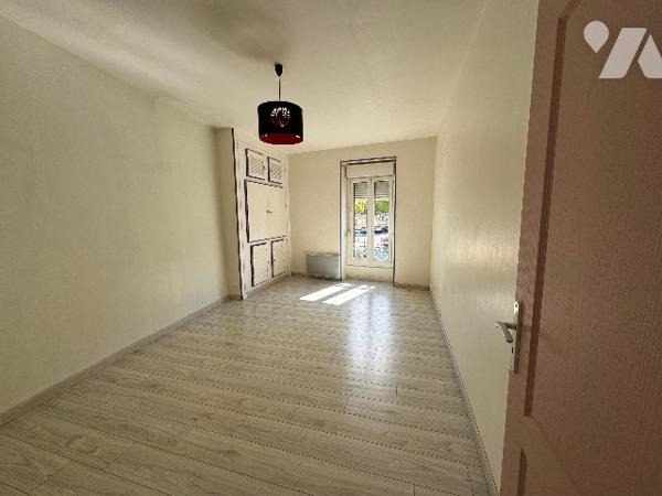 Appartement de type 3  au cœur de Crest avec terrasse .